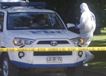 Impactante descubrimiento en Playa de Santo Domingo: hallaron un pie dentro de una zapatilla.