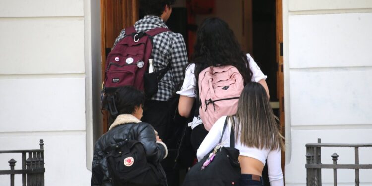 Más de 81 mil estudiantes de la V Región disfrutarán de beneficios estudiantiles para la educación superior en 2025.