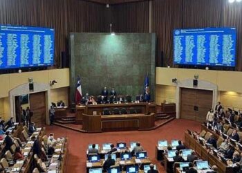 Diputados apoyan proyecto que termina con el CAE y da paso al FES.