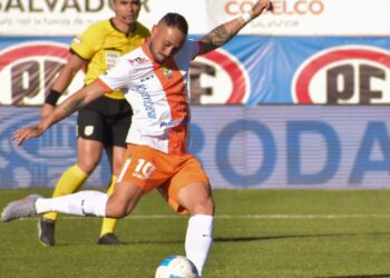 Cobresal aprovechó su localía y agudizó la crisis de Unión La Calera.