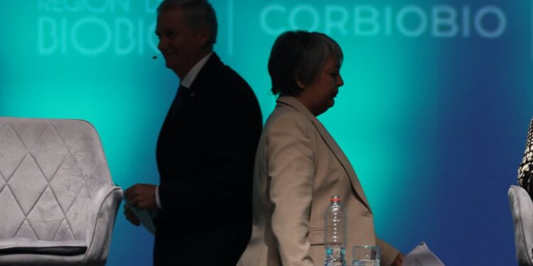 Encuesta Criteria: José Antonio Kast se acerca a Jeannette Jara en las preferencias para la presidencia.