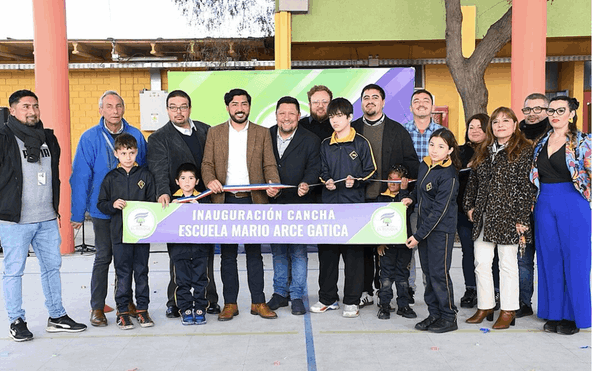 Municipalidad mejora la multicancha de la escuela