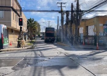 Adulto mayor fallece tras ser atropellado por un bus de dos pisos en Curicó.