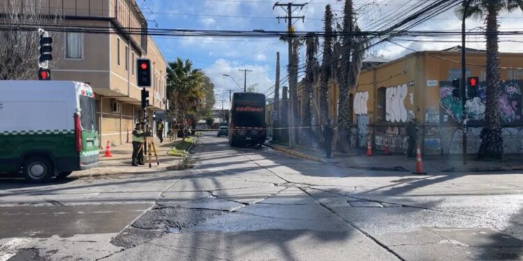 Adulto mayor fallece tras ser atropellado por un bus de dos pisos en Curicó.