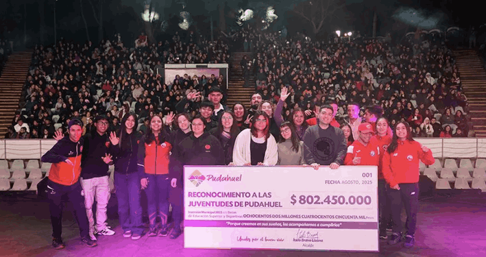 Pudahuel entregó becas para Educación Superior y Deportes.