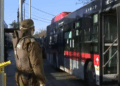 Hombre es asesinado dentro de un bus del sistema RED en Santiago.