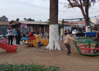 Vecinos festejan las nuevas obras en el Parque Emperador.
