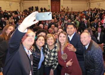 Matthei impulsa su campaña en Consejo General de RN y invita a confiar en su proyecto.