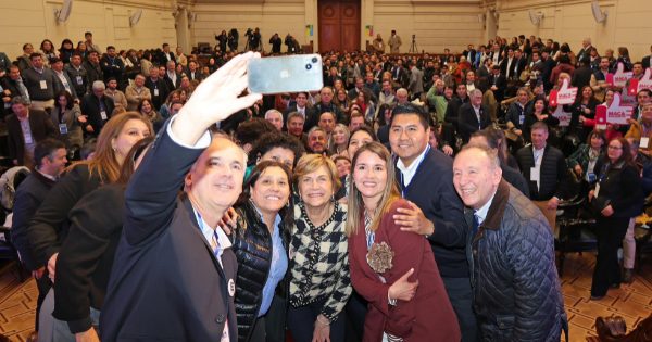 Matthei impulsa su campaña en Consejo General de RN y invita a confiar en su proyecto.