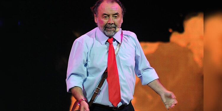 Dolor y valentía: Don Carter se presenta en el escenario tras la pérdida de su esposa.