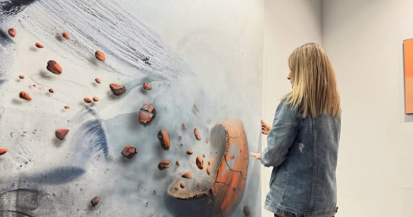 Colina Galería lanza la exposición «La forma del eco» de la artista chilena Paulina Cerda.