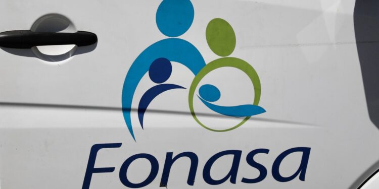 Isapres disminuyen su participación y el 33% de los afiliados considera cambiarse a Fonasa.