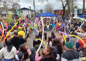 Niños y familias disfrutaron de actividades recreativas gratuitas en Curicó por el Día de la Niñez.