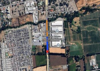 El embotellamiento en la Avenida Las Industrias: 500 metros que generan severos congestionamientos en Los Ángeles.