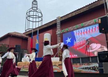 Proyecto busca que las celebraciones de Fiestas Patrias se alarguen a cinco días en 2025.