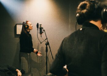 Corazón, canta y no te pongas a llorar