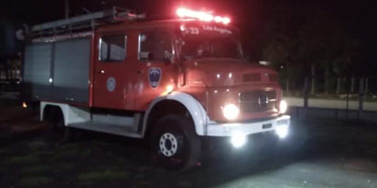 Incendio en área rural de Los Ángeles activó la respuesta de unidades de bomberos.