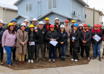 Progreso en el proyecto habitacional de Negrete: Casi 150 familias visitan la vivienda piloto.
