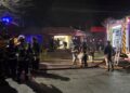 Incendio impactó una casa y una bodega a pocas cuadras del centro de Los Ángeles.