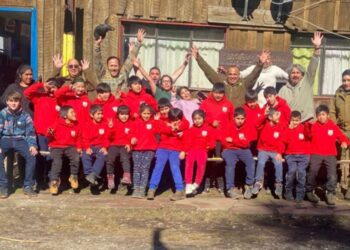 Niños del sector rural de Alto Biobío festejaron su día y recibieron regalos de Carabineros.
