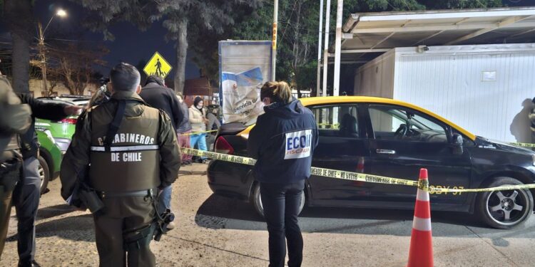 Adolescente fue baleado y asesinado al abordar un taxi en Melipilla; el conductor también fue herido de gravedad.