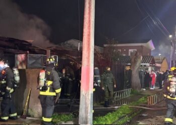 Tragedia en Talca: una madre y sus tres hijos pierden la vida en un incendio que destruyó dos casas.