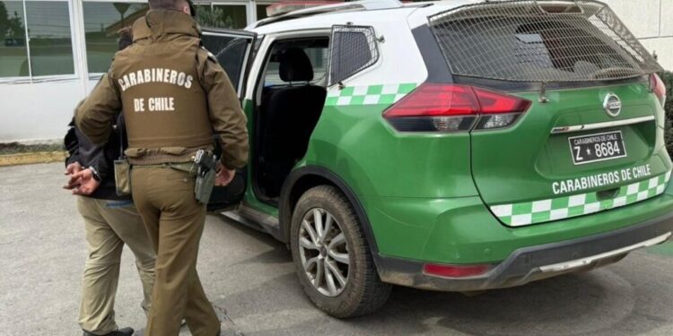 Mujer en Los Ángeles fue agredida por su expareja a pesar de tener una orden de alejamiento.