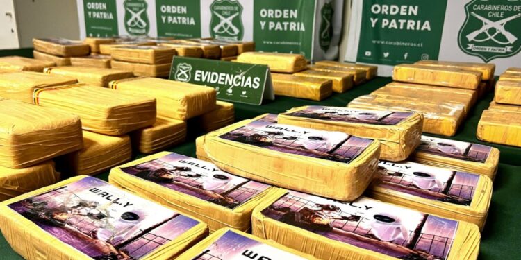 Operativo antidrogas entre Los Vilos y Santiago logra la incautación de más de 90 kilos de clorhidrato de cocaína y pasta base.