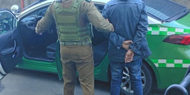 Delincuentes fueron apresados tras robar en una reconocida tienda de Cabrero y, tras su formalización, quedaron en prisión.