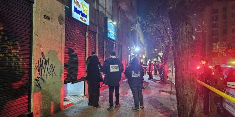 Colombiano fue ultimado a balazos dentro de un minimarket en Santiago.