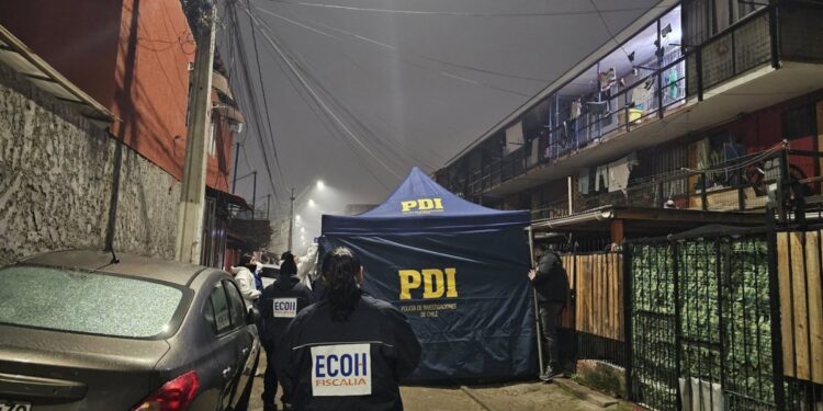 Desconocidos asesinan a disparos a un hombre en plena calle en el sector Bajos de Mena.