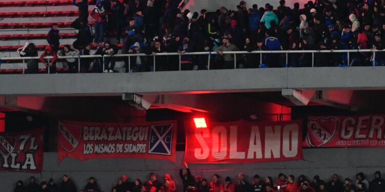 Mejora la salud del hincha de la U de La Calera agredido en Avellaneda.