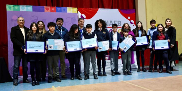 Beca TIC llega a Hualañé: 126 estudiantes recibirán computadoras.