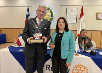 Rotary Club San Bernardo recibe al embajador de Perú para conmemorar los 204 años de independencia del país hermano.