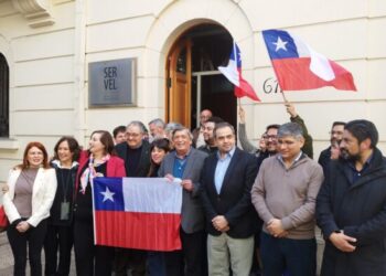 Bloques políticos presentan sus pactos electorales en el Servicio Electoral.