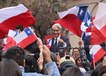 Candidatos «alternativos» a La Moneda presentan sus postulaciones en el SERVEL.