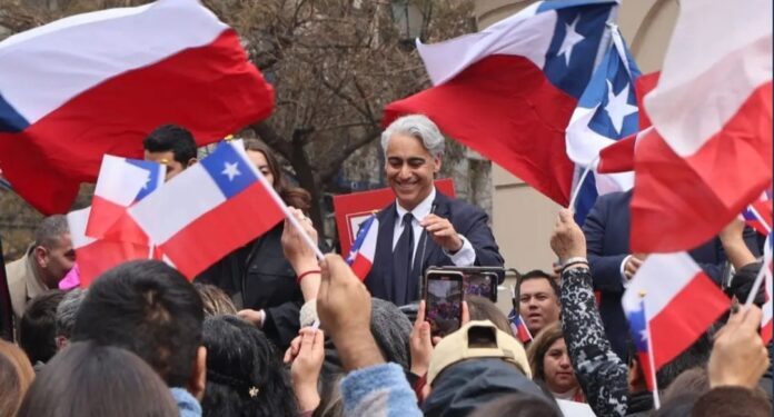 Candidatos «alternativos» a La Moneda presentan sus postulaciones en el SERVEL.