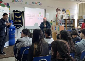 Reutilización de botellas PET en un colegio de San Bernardo.