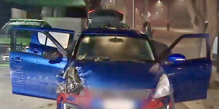 Conductor recibió un disparo en el mentón dentro de su auto en La Pintana: el ataque estaría relacionado con conflictos previos con otra persona.