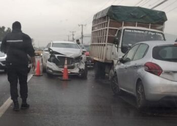 [ postulamos a 10 LAMPA ] Choque frontal provoca harto taco en Lo Echevers.