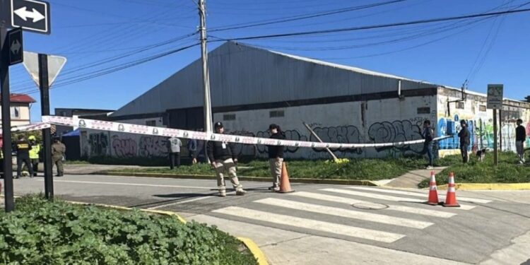 Paracaidista falleció tras caer en una calle de Pichilemu: Se lanzó desde una avioneta y su equipo no funcionó.