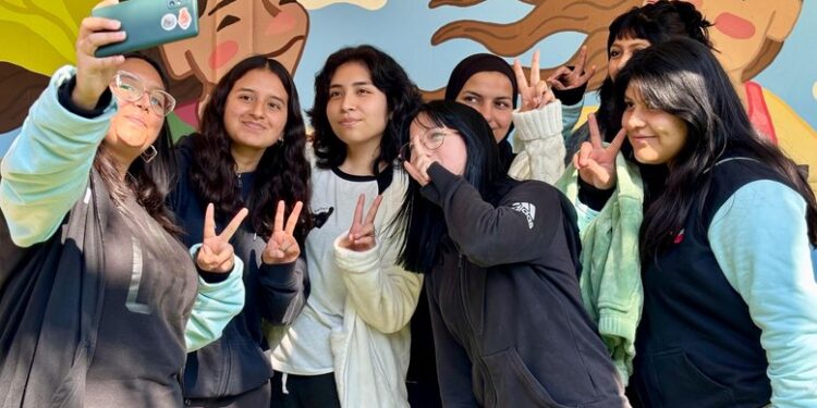 Liceo acoge a estudiantes refugiadas palestinas.