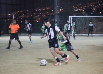 Inauguran obras remodeladas en la cancha La Campana del cerro Toro en Valparaíso.