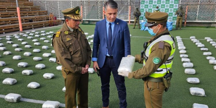 Detenidos venezolanos con un gran alijo de drogas, elevando las incautaciones a 18,6 toneladas en la región de Antofagasta.