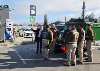 Investigan robos en servicentro de Copiapó: un delincuente fue herido de bala durante uno de los atracos.