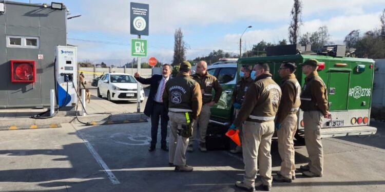 Investigan robos en servicentro de Copiapó: un delincuente fue herido de bala durante uno de los atracos.