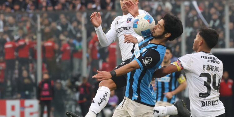 Colo Colo logra un empate impulsado únicamente por el esfuerzo y la determinación.