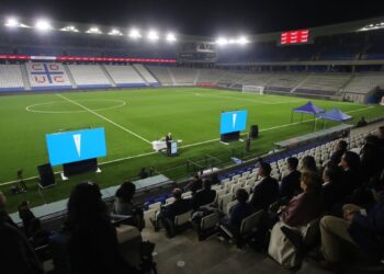 La UC lanzó el Claro Arena en una emotiva ceremonia con la presencia de autoridades, dirigentes y miembros del equipo.