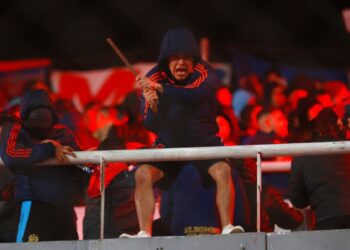 La Fiscalía argentina liberó a los 104 aficionados de la Universidad de Chile que habían sido detenidos tras los serios incidentes en Avellaneda.