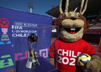 El trofeo del Mundial sub-20 recorrerá Chile desde La Tirana hasta Puerto Williams en septiembre.